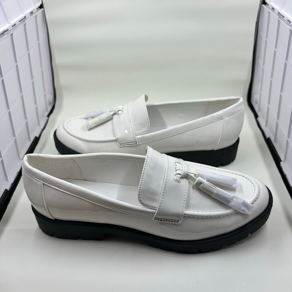 Bandolino Tassel Lug Sole Loafers 9M White Patent Leather Preppy Academia - Picture 8 of 9